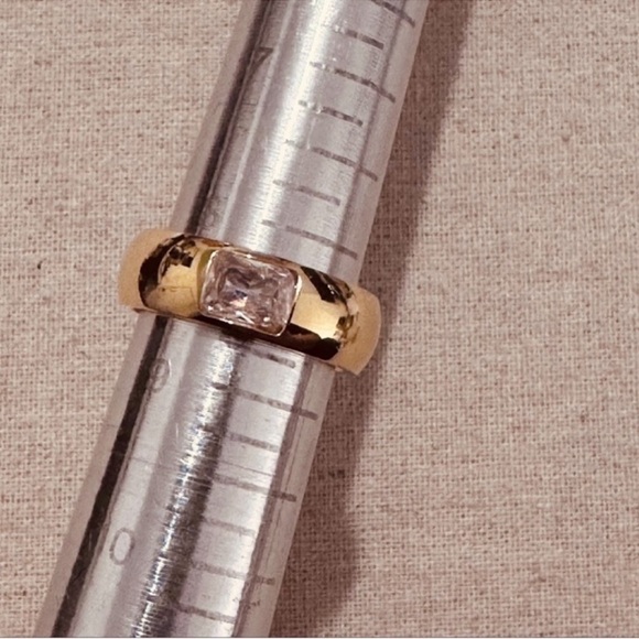 Ellie Vail | Ring | Donut Band with Center Stone - Picture 8 of 13